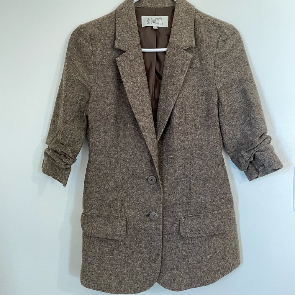 BB Dakota 2-button 3/4 sleeve brown blazer